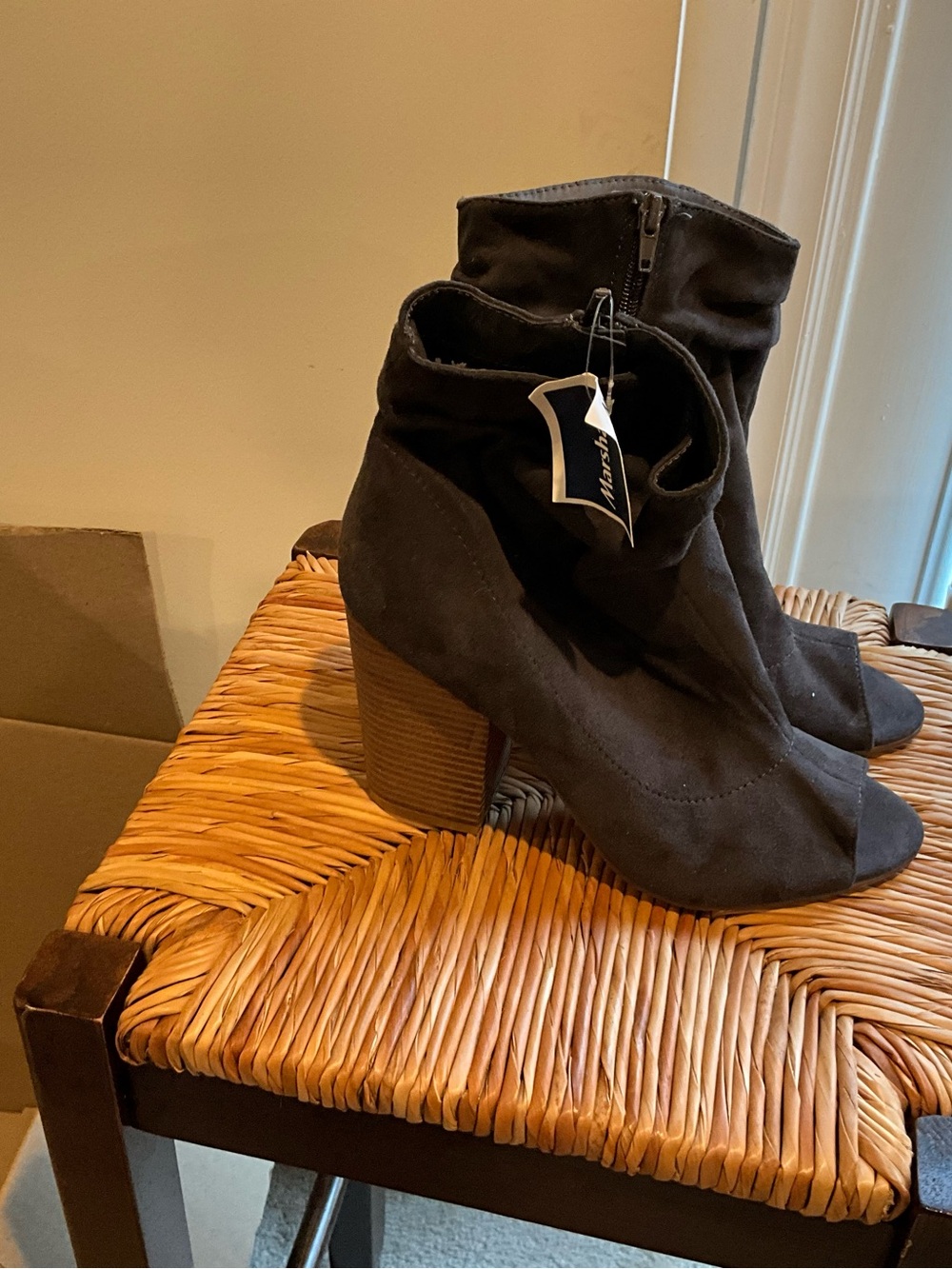 Indigo Black Suede Peep-Toe Slouch Ankle Booties size 8.